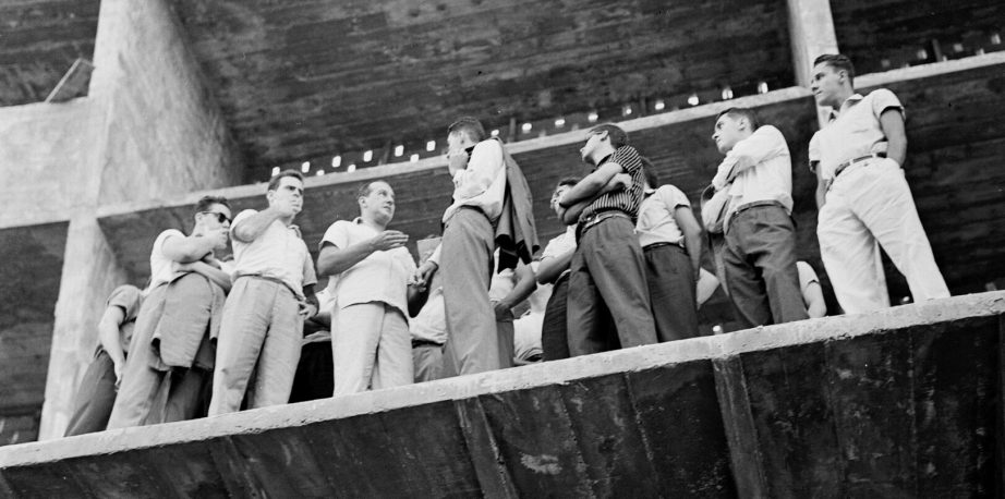 Sergio Bernardes em visita a obra do Pavilhão de São Cristóvão, 1957.