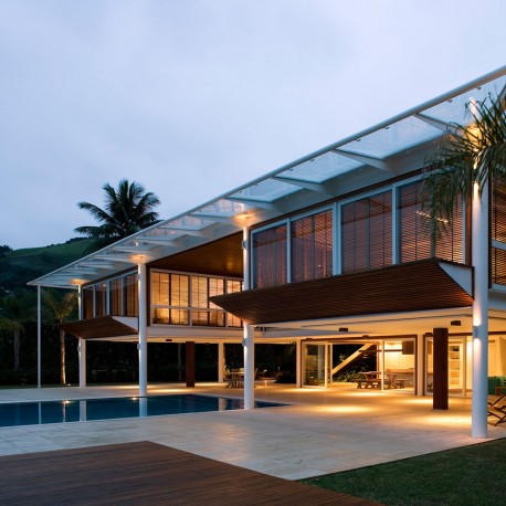  - VELEJADOR HOUSE
