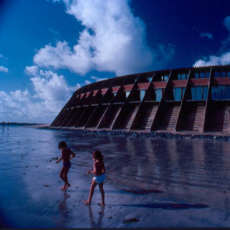  - TAMBAU HOTEL